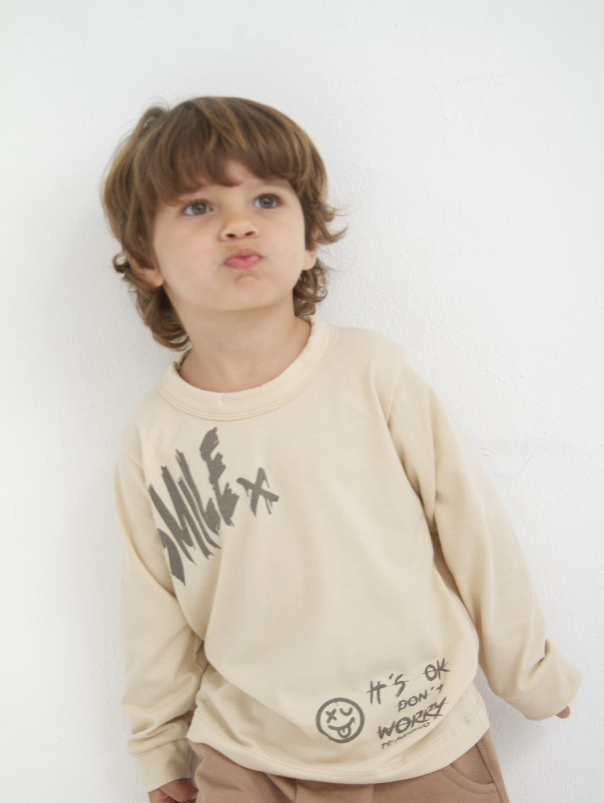 REMERA ART.A081 T.4/6/8/10/12 VARON LISA CON ESTAMPA SMILE
Talles: 4 A 12